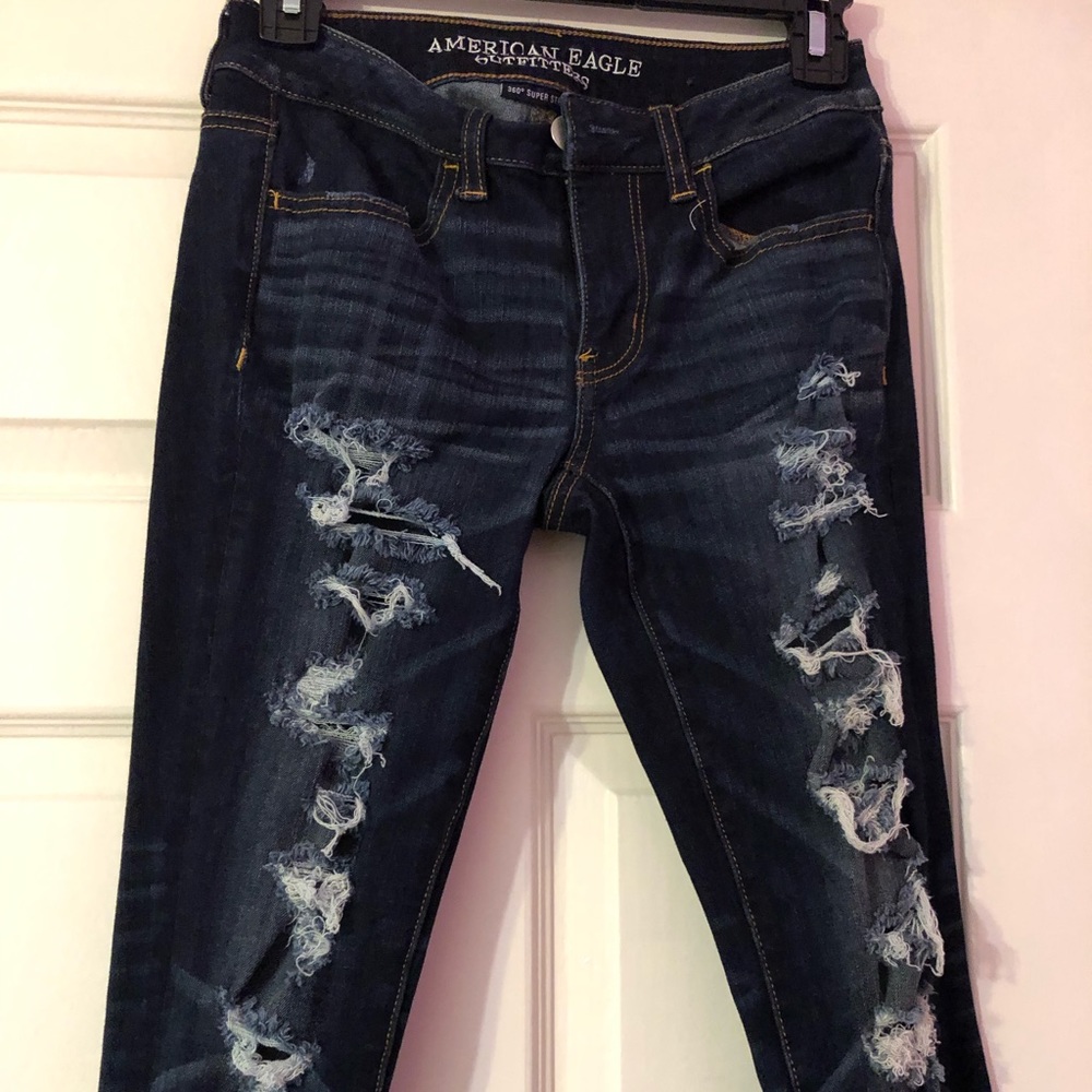 Ripped high waisted blue jeans